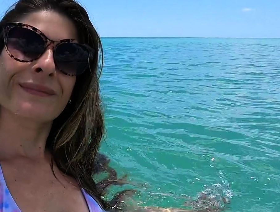 Close up MILF masturbation