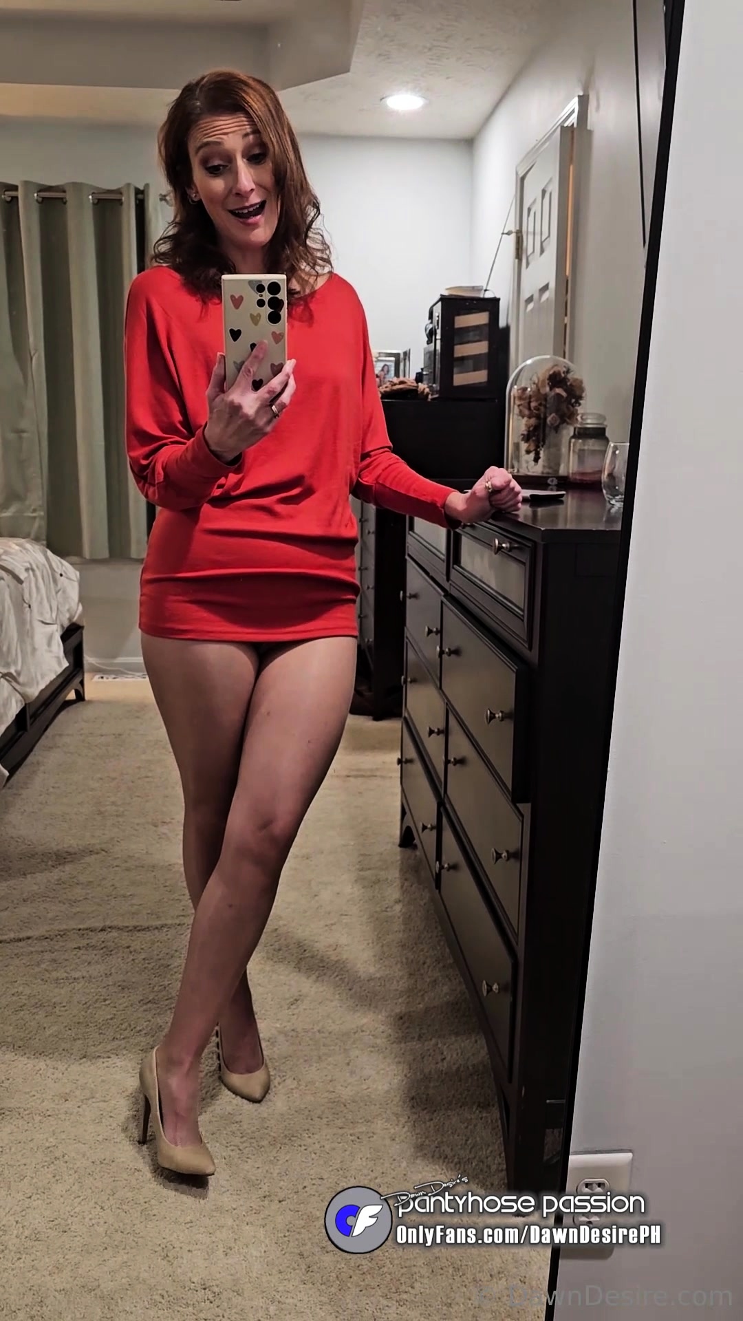 Amateur redhead milf alena strips and dances