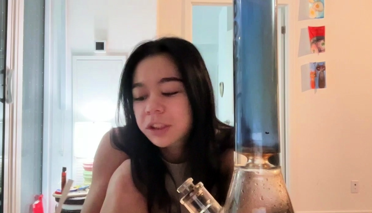 Cute amateur brunette naughty in solo jerking show on camera