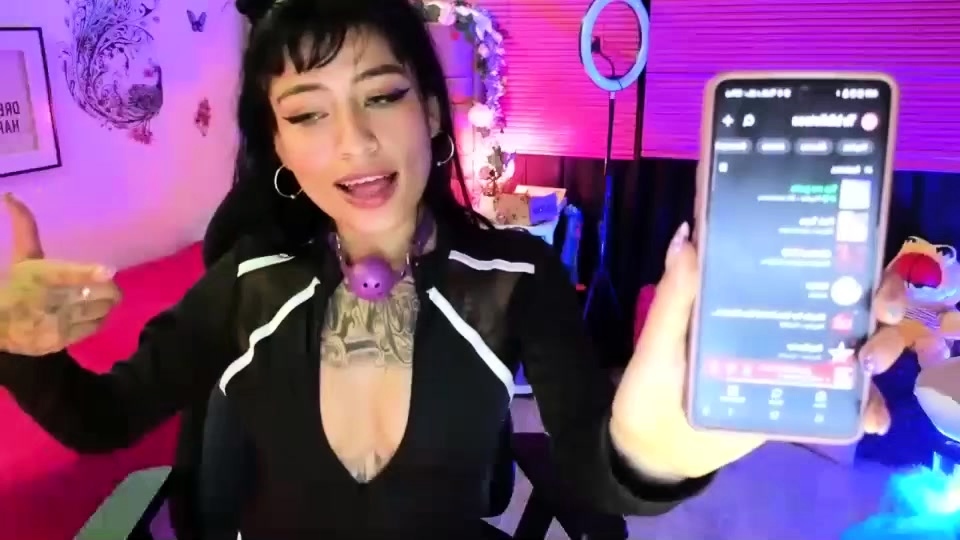 Hot amateur webcam teen masturbates for their fans