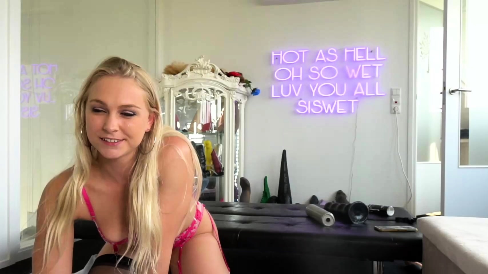 Trashy blonde babe in stockings