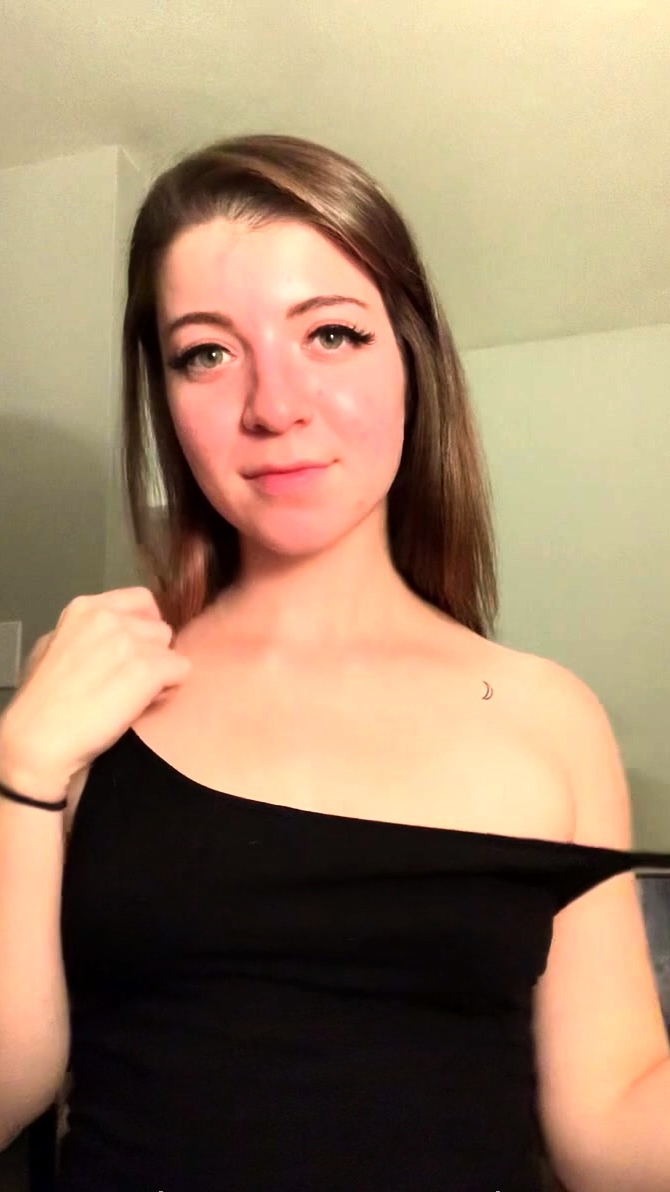 Nice body brunette free striptease webcam