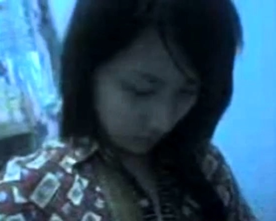 Indonesian Amateur Asian Teen Shows Her Body