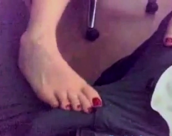 Turkish Girl's Foot Fetish Webcam Show