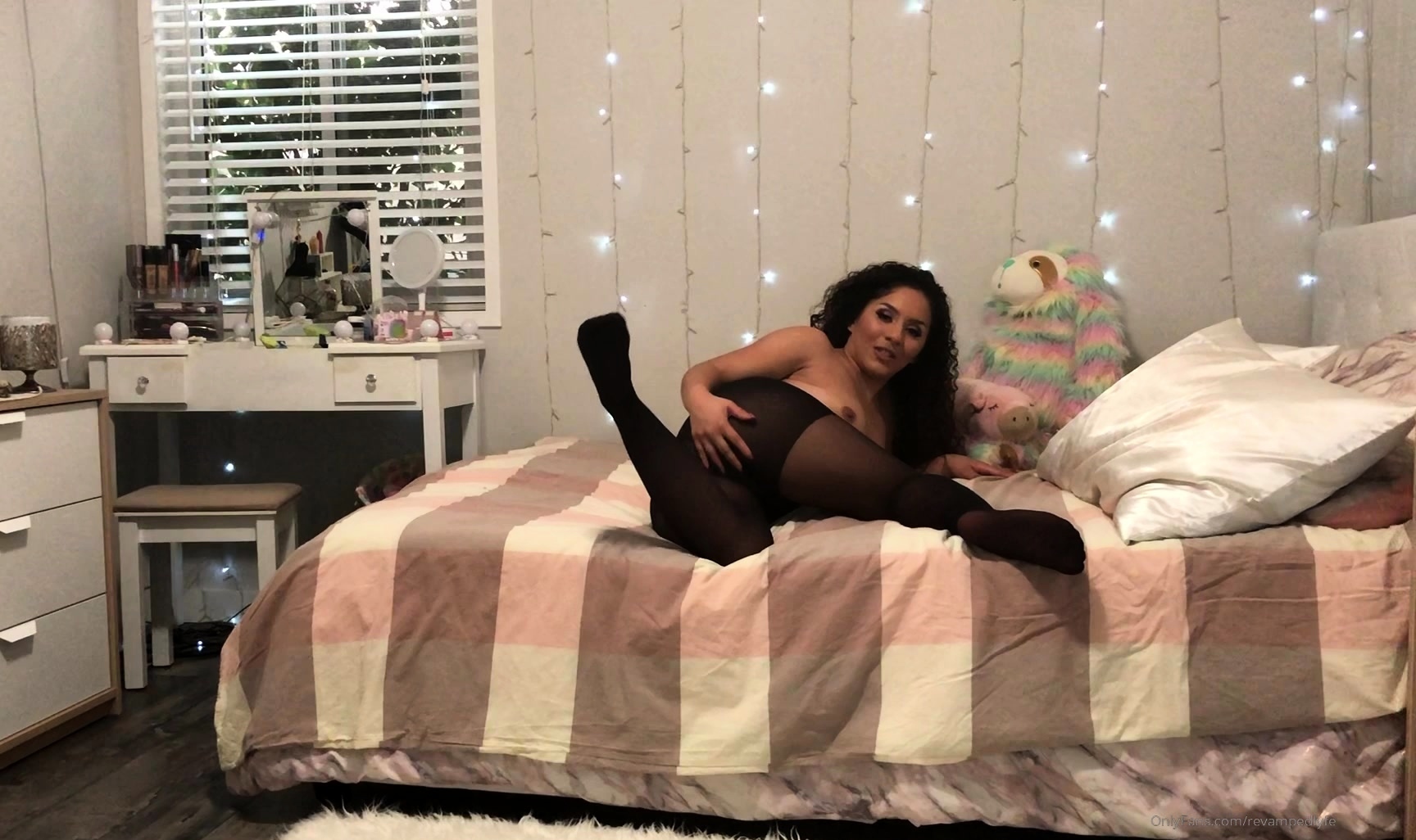Brunette Solo Webcam Masturbation