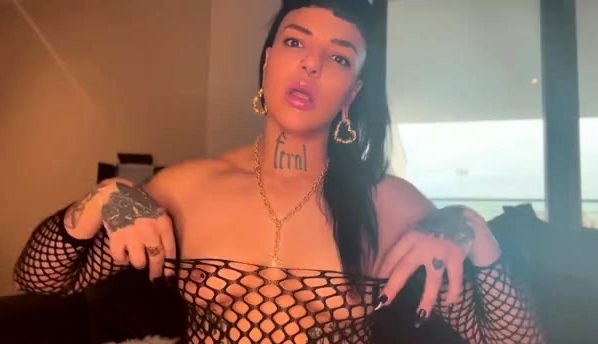 LittleGoth_bat_x - Stroke over my muscles and tell me how