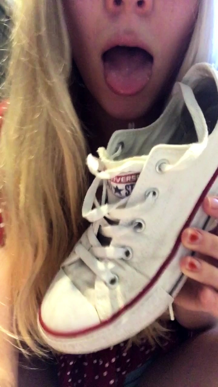 Blonde enjoys hot foot fetish sex