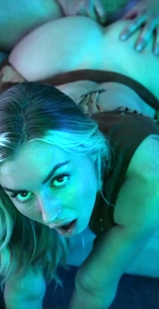Madison_Skyy Enjoys Taking Cock On The Couch