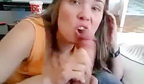 explosion de sperme dans sa chaude bouche