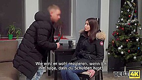 Monica Wet In Shaved Pussy Des Madchens Beschichtet Genug