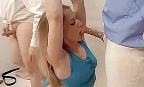 il humilie sa copine soumise au max