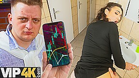HUNT4K. Fucking dirty sex in the clean WC