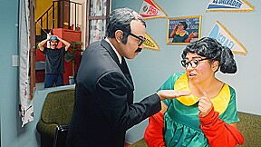 El Chibolo +18 - Don Panzón collects his rent by eating Cholondrina's ham sandwi