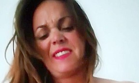 son beau visage quant elle prend son pied