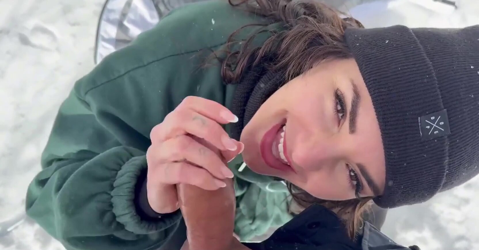 il lui met un coup de bite a la montagne