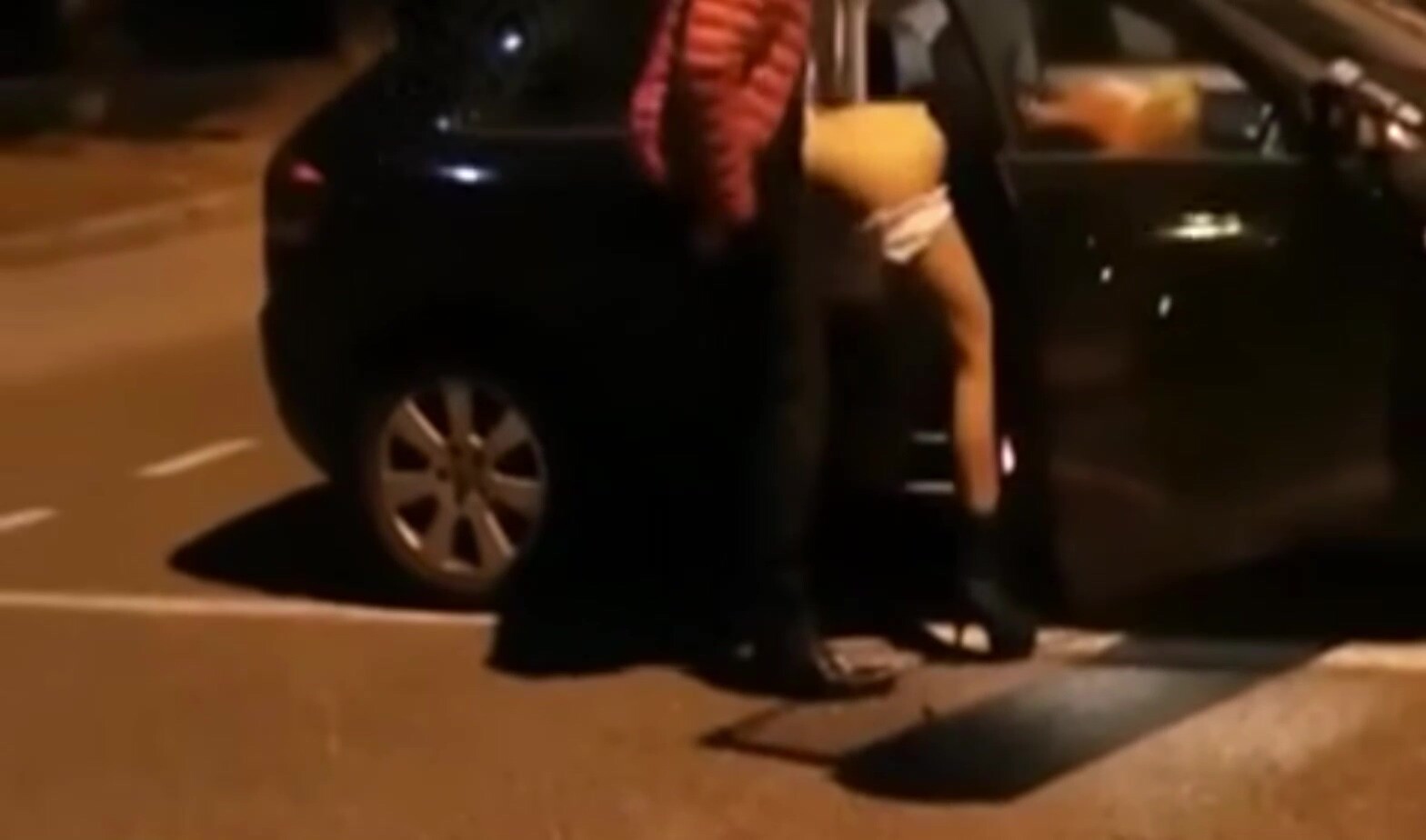 elle se faut baiser en dogging sur le parking