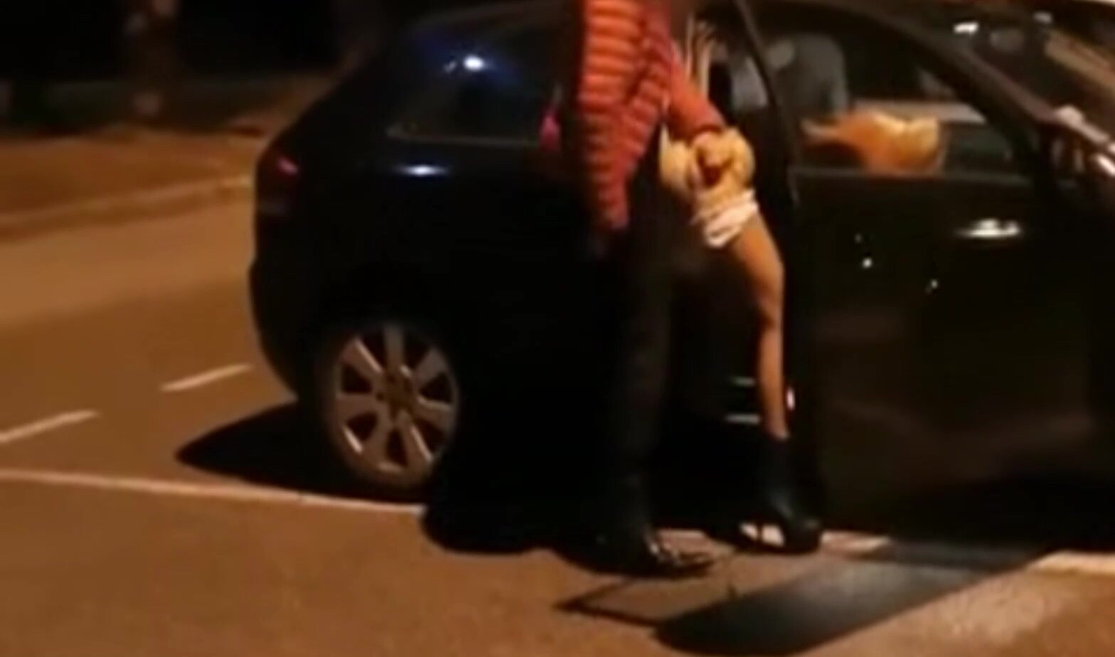 orgasme lors d un dogging sur le parking
