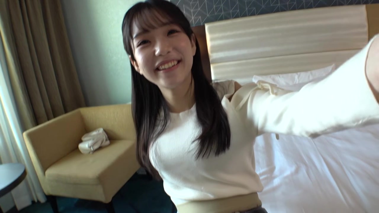 イマドキ細身美少女の密着に成功！お姫様扱いに惹かれる彼女に優しく接していくと