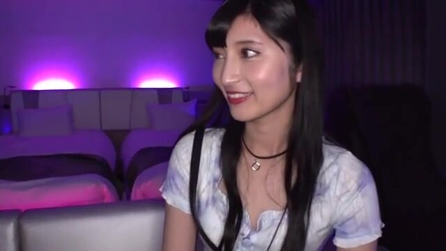 スレンダーなメイド美女はクンニで敏感になって手マンで潮吹き