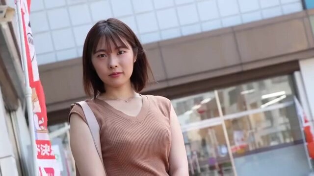 純朴スレンダー美人妻が手マンとクンニ濡れてビッチ感高まるフェラ