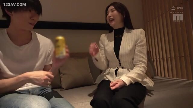 Moodyz Exclusive Natural Sex: Slim Beauty's Hotel Creampie. Asian Erotic Video.